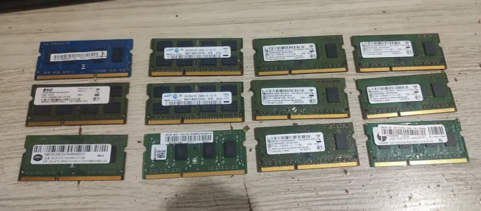 12 memórias ram DDR3 e DDR3l de 2gb cada<br><br>6 ddr3<br>6 ddr3l