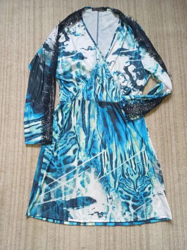 Vestido Feminino Estampado com Detalhes em Renda
