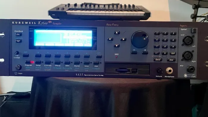 Kurzweil K2600R - Módulo de Som Profissional em Excelente Estado!