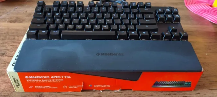 Teclado gamer Steelseries Apex 7 TKL