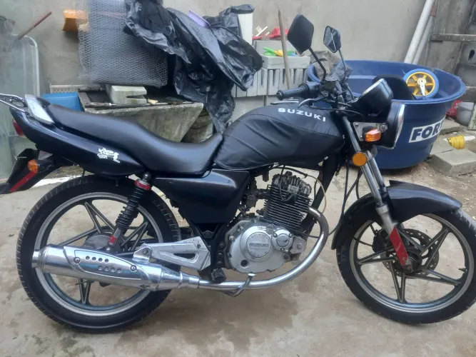 Vendo moto Suzuki yes