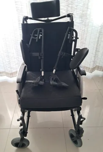 Cadeira de rodas AVD reclinável