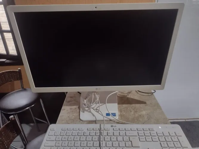 Computador LG oneall 22