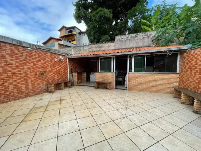 Casa residencial à venda em 5 quartos e 3 vagas Teixeira Dias BH