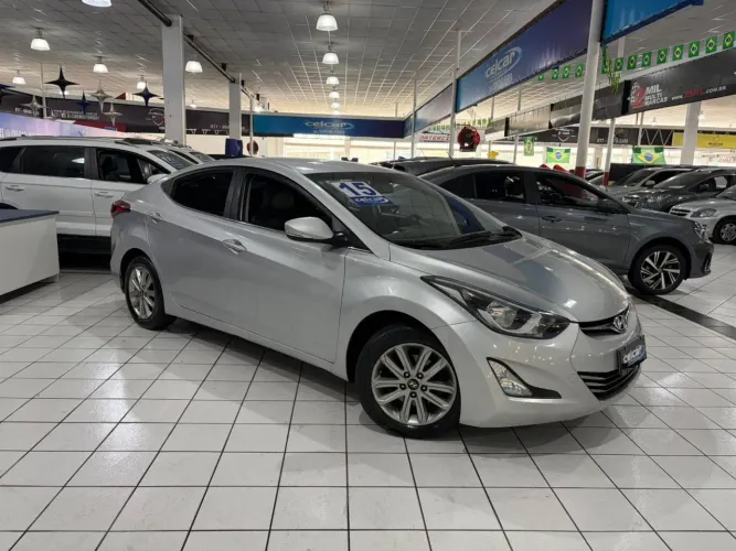 Hyundai Elantra GLS 2.0 16V Flex Aut. 2015