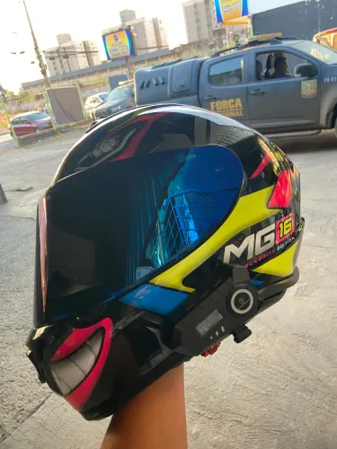 Capacete semi novo tamanho 56 troco por telefone