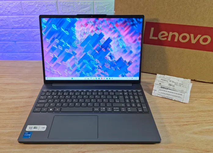 Notebook Lenovo, i5 13420H, 8GB DDR5, SSD NVMe 512GB, Garantia até 01/2027