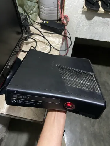 Xbox 360 com 2 controles - leia a descrição
