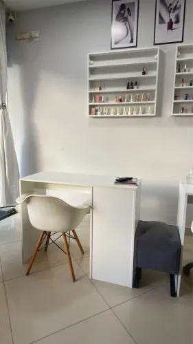 Vendo mesa de manicure + expositor MDF 