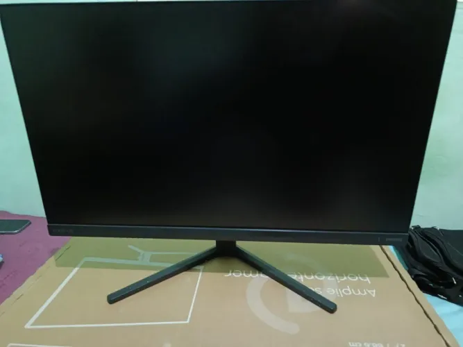 Monitor envia 27 polegadas, novo sem detalhes 