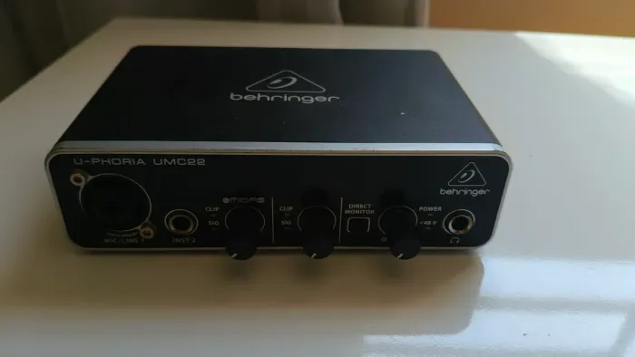 Interface de Audio Behringer U-Phoria