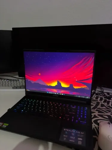 Notebook MSI Stealth A16 AI+ - RTX 4070 / Ryzen AI 9 / 32GB / SSD 1TB / QHD+ 240Hz