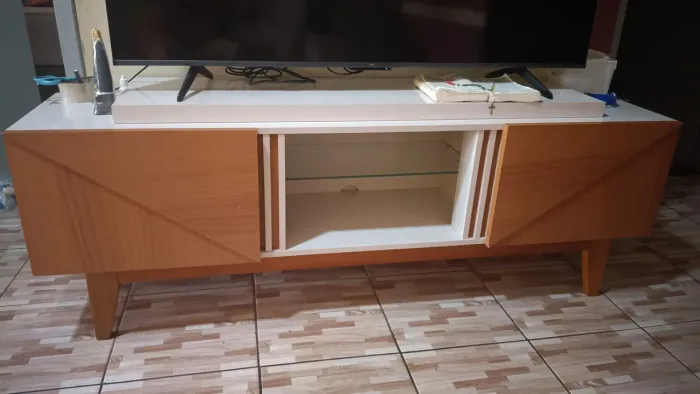 Rack, semi-novo sem avarias, medindo 1,60 perfeito