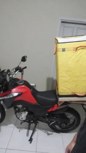 Bag seminova 140L para moto (acompanha suporte de madeira e 2 ligas)