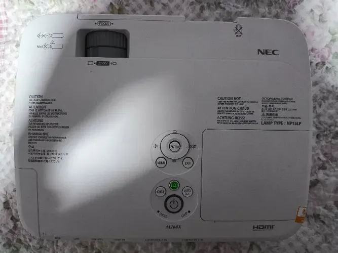 Projetor NEC M260X 2600 Lumens HDMI + Controle + Suporte Teto - Lâmpada 84%