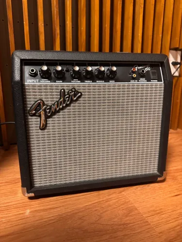 Amplificador Fender Frontman 15G