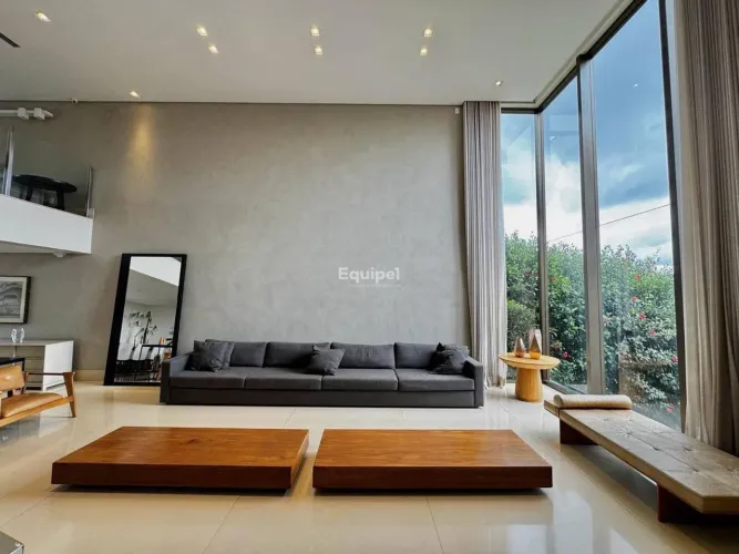 Casa de Alto Padrão com 700m², 4 Suítes e Vista Deslumbrante