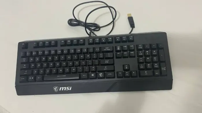 Teclado e 2 headsets - Kit Gamer