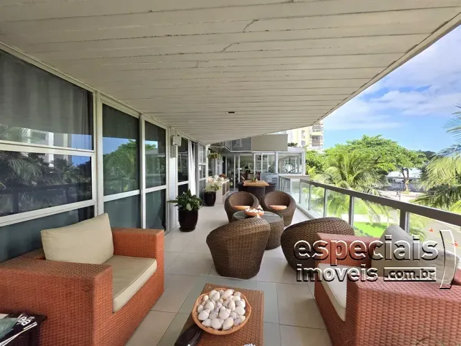 Apartamento à venda no Atlântico Sul. Avenida Lucio Costa. Barra. Reformado.