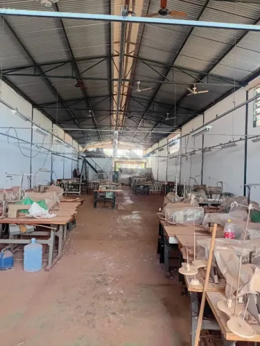 Galpão comercial para alugar com 02 salas no bairro Centro, em Jardinópolis/SP.