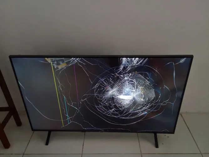 Tv smart 55 polegadas. Tela QUEBRADA.