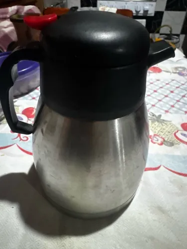 Garrafa Térmica em Inox 1L - em excelente estado