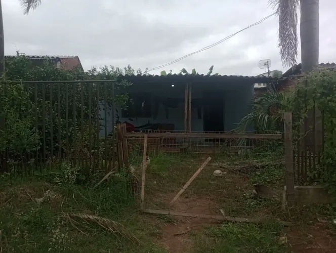 Vendo casa de material 