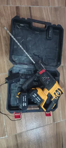Martelete perfurador sem fio C duas baterias seminovo 