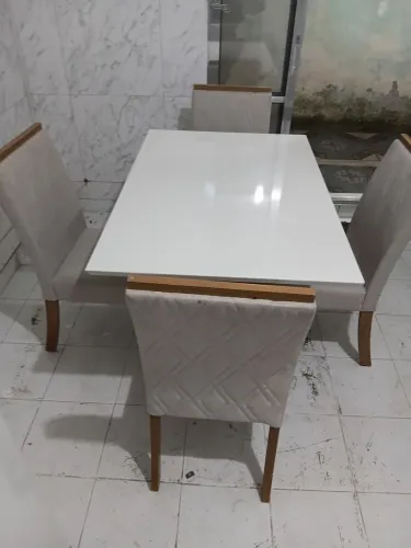 Jogo de Mesa com 4 Cadeiras