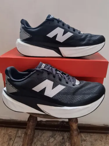 Tênis New Balance Rebel V5 
