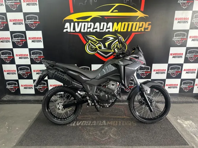 Sahara 300 2025/2026 7.700 km. Emplacada e com pronta entrega