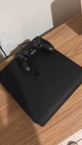 PlayStation 4 com controle original + 2 jogos