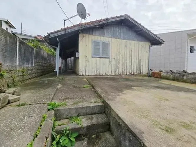 Estreito terreno Rua Heitor Blum