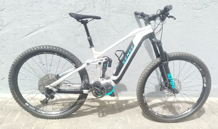 Bicicleta elétrica Sense, aro 29", suspensão Full, motor Shimano , canote retrátil.