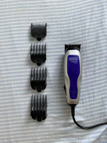 Máquina de cortar cabelo Wahl HomePro Basic + pentes (funcionando). Preço negociável!!