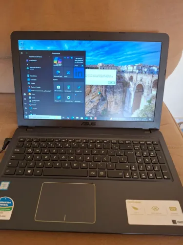 Vendo notebook pouco usado