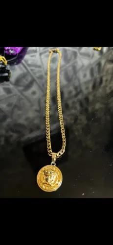 Corrente banhada a ouro Versace pra vender hoje