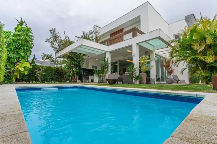 Sobrado à venda com 330 m2 e 4 quartos no Condomínio Ocean Side - Torres RS