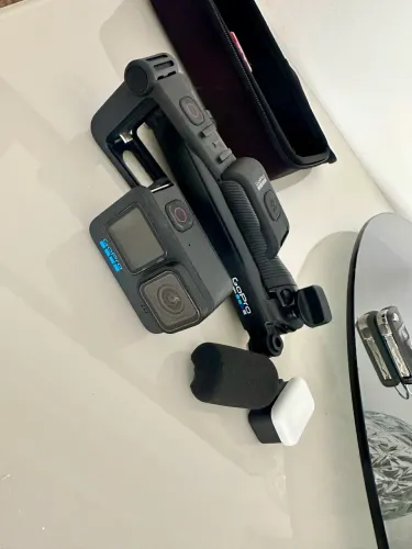 Vendo GoPro Hero 10 Black com Tripé, Módulo de Mídia e Iluminação