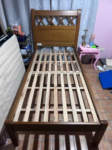 Cama de Solteiro em Madeira Maciça