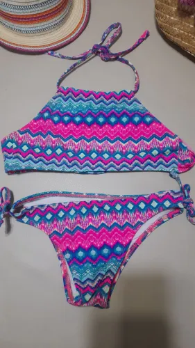 Conjunto praia infantil com Biquine e bolsa de palha Tam 6 anos