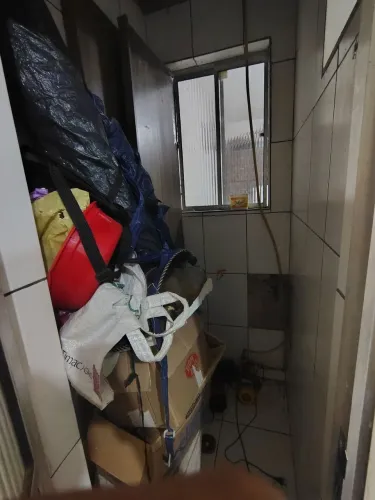 Vendo uma casa entre Pero Vaz e apê
