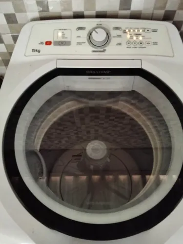 Vendo máquina de lavar com detalhes para arrumar 