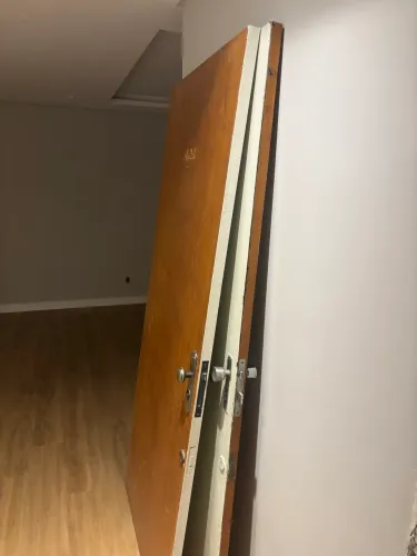 Porta entrada apartamento