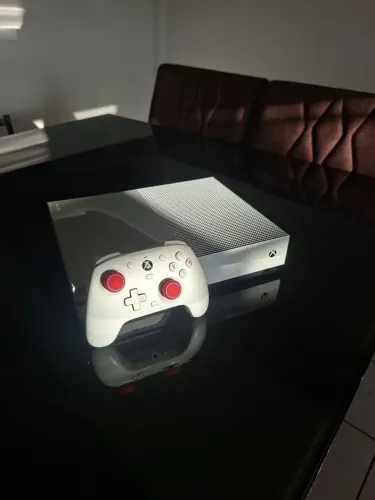 Xbox one S 1TB (Revisado) + Controle Gamesir g7 SE Anti-Drift