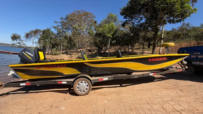 Barco 6 metros, motor Yamaha 40hp 2T , carreta rodoviária
