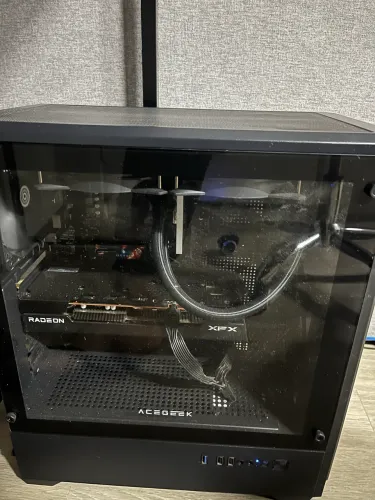 PC Gamer Premium AM5 - Ryzen 5 9600X + RX 7600 8GB + 16GB DDR5 + Water Cooler MSI