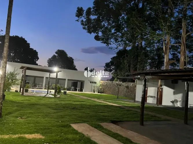 Chácara com 2 quartos disponível para venda no bairro Morada Nova em Uberlândia-MG