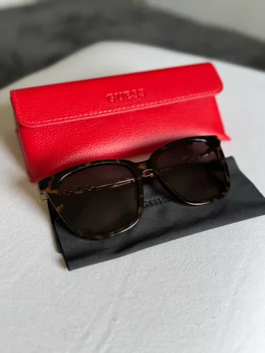 Óculos de sol Guess