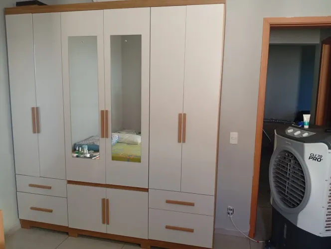 Guarda roupas casal com 6 portas